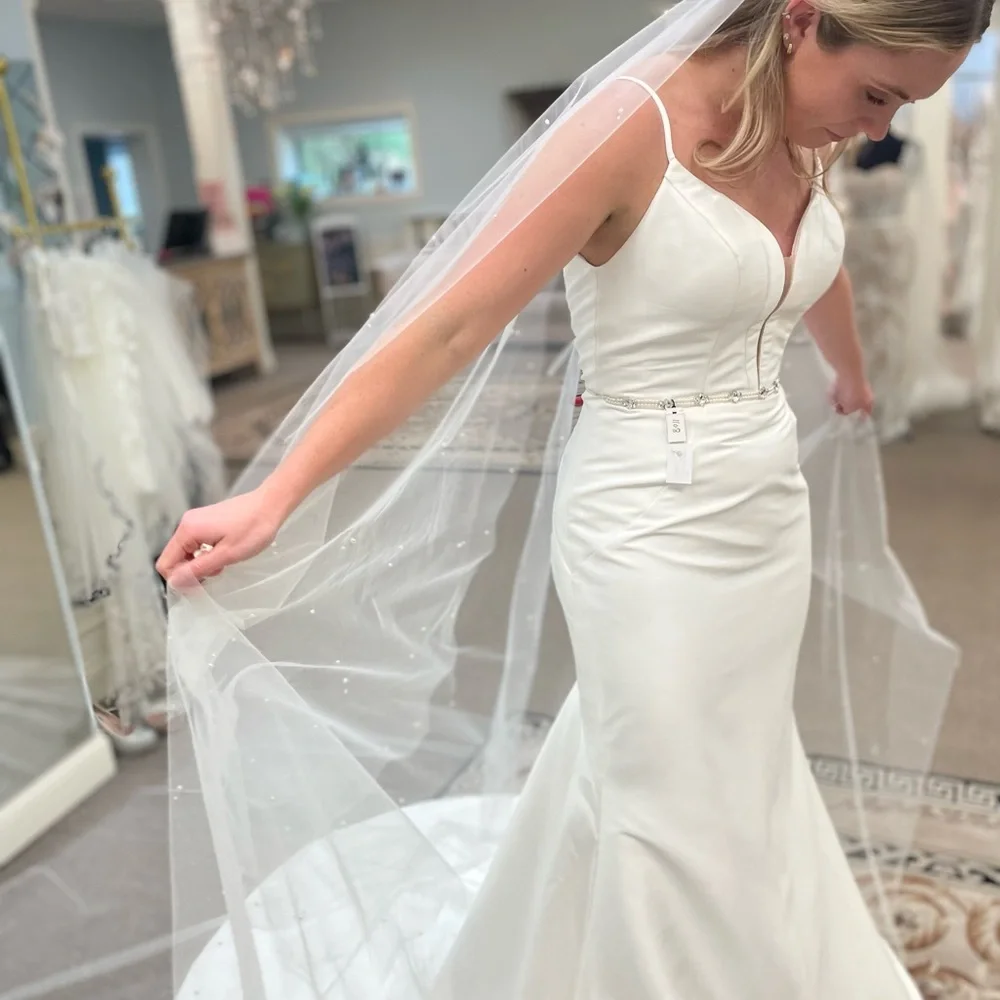 NEW White Bridal Veil with Pearls - Picture 4 of 6